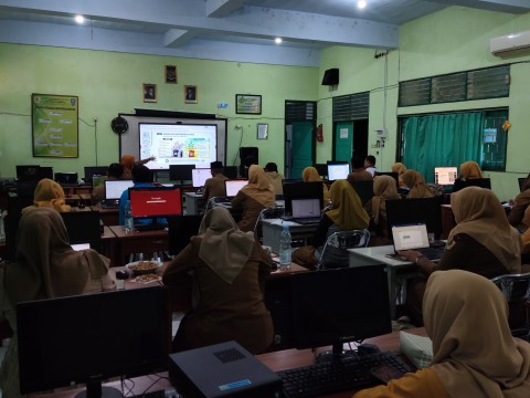 Sosialisasi Program Sekolah Menjadi Bekal Persiapan Menyambu