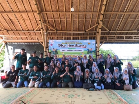 TERUS BERSIAP, GURU DAN TAS SMP NEGERI 1 SIDOHARJO MENGGELAR